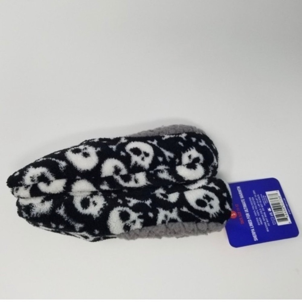 Kids Sherpa lined ultimate warmth slippers size 11 - 12 boys girls skulls